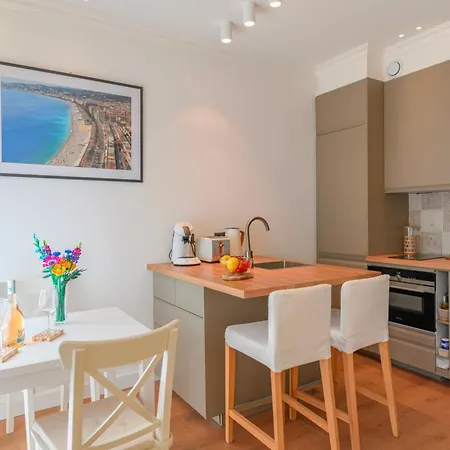 Hyper Centre, Balcon, 5min De La Plage, Ac Apartment Nice