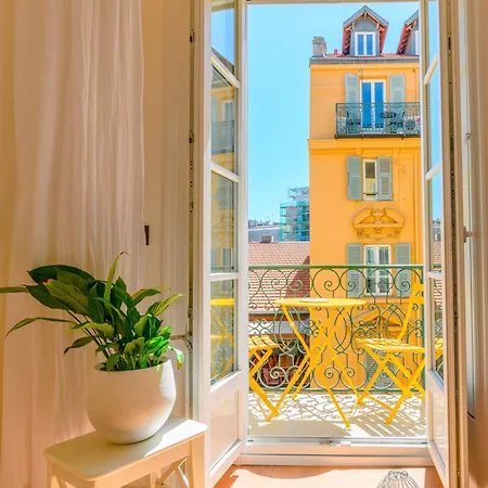 Hyper Centre, Balcon, 5min De La Plage, Ac Apartment *